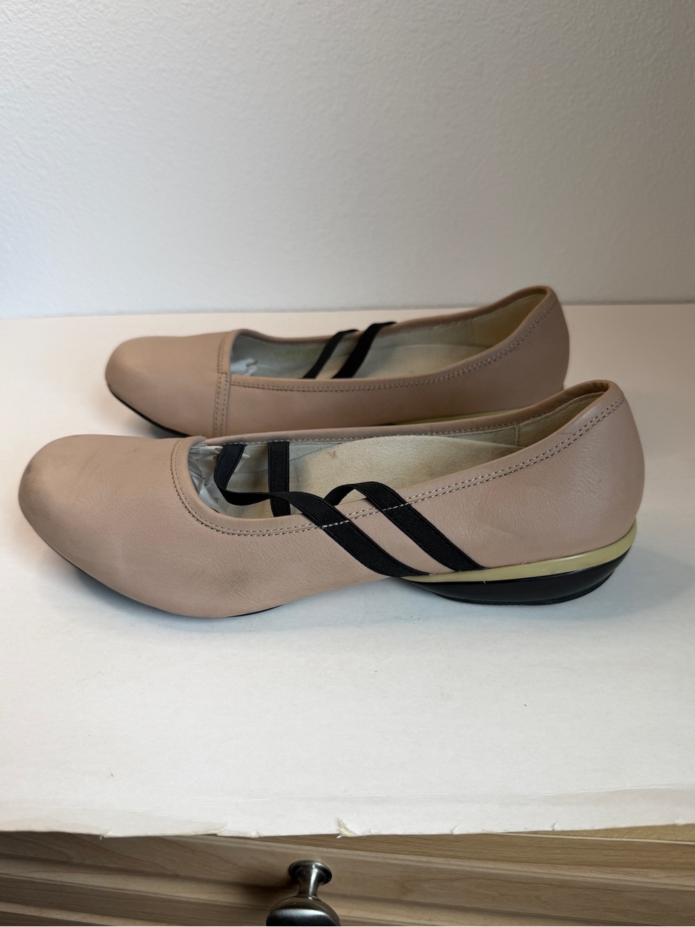 Kuru Women's Beige Ballet Flats with Black Elastic Straps Comfort Shoe Size 10